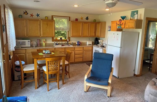 Evart Cottage | cottage on a lake (3 bedrooms and 2 bathrooms)
