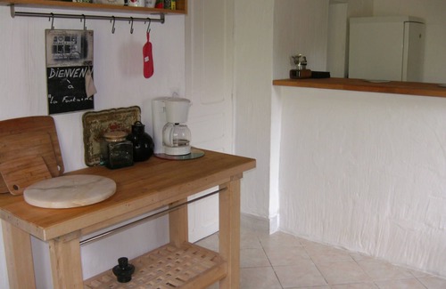 Barraute-Camu House | Cottage on a river, beach + pool