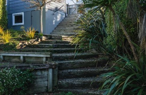 Dunedin House | Cottage on Aotea