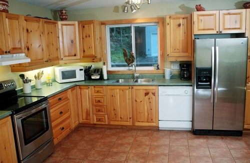 Dysart et al Cottage | Cottage on beautiful lake with all the amenities for big families