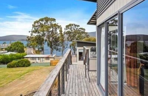 Dover Apartment | Cottage on Chapman, beautiful Bay Views