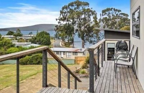 Dover Apartment | Cottage on Chapman, beautiful Bay Views