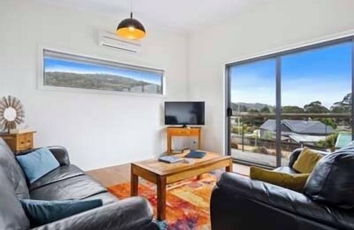 Dover Apartment | Cottage on Chapman, beautiful Bay Views