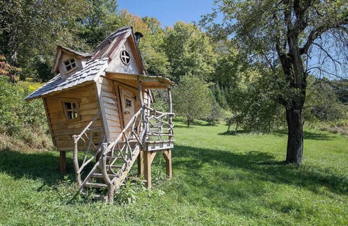Damascus House | Cottage on Creeper Trail with Wide Open Acreage