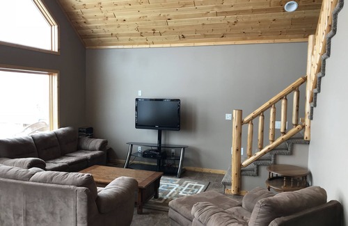 Saint Michael House | Cottage on Devils Lake