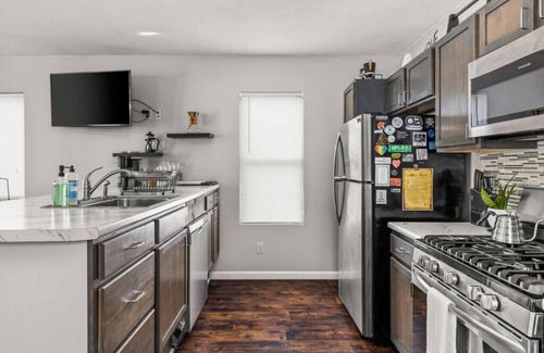 Peoria Heights House | Cottage on Duryea - Cozy 1BD home in the Heights