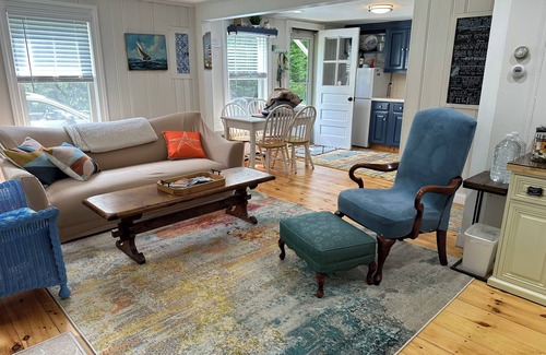 East Sandwich Cottage | Cottage on Fern - minutes to East Sandwich Beach