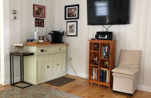 East Sandwich Cottage | Cottage on Fern - minutes to East Sandwich Beach