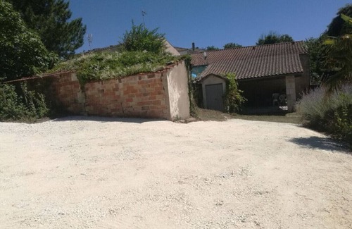 Chenac-Saint-Seurin-d'Uzet Cottage | Cottage on large plot