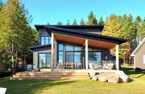 Meaford Cottage | Cottage on Georgian Bay in Ontario's premier four-season adventure region.