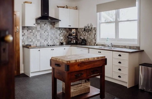 St Marys Apartment | Cottage on Groom - St Marys Charm and Convenience