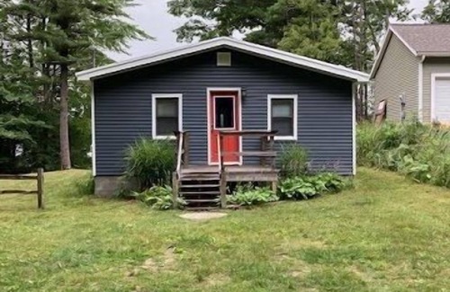 Scottville Cottage | Cottage on Hackert Lake