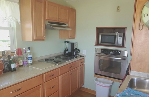 North East Cottage | Cottage on Lake Erie with beach access .Local wineries