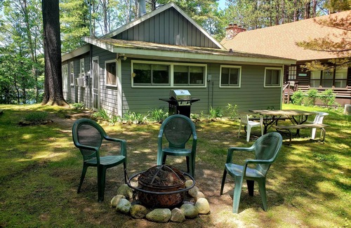 Waupaca Cottage | Cottage on Long Lake on the Chain O' Lakes with sandy shore and pontoon rental.
