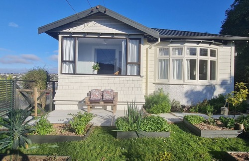 Dunedin House | COTTAGE ON LYNN