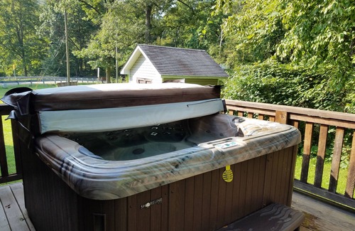 Farmington Cottage | Cottage on Meadow Run | 3BR,1BA,Fireplace,Hot Tub, Overlooking a stream!