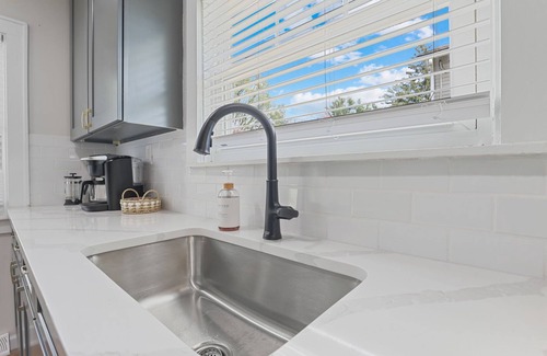 Millersport House | Cottage on Park - Close to Lake!