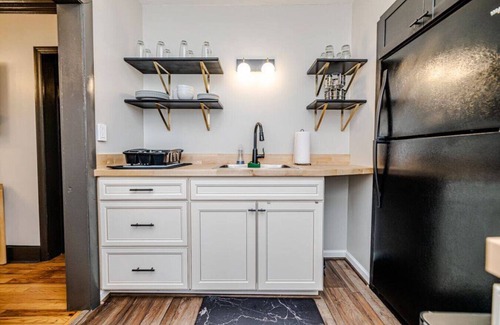 Southern Pines House | Cottage on Ridge- Short & Extended Stays