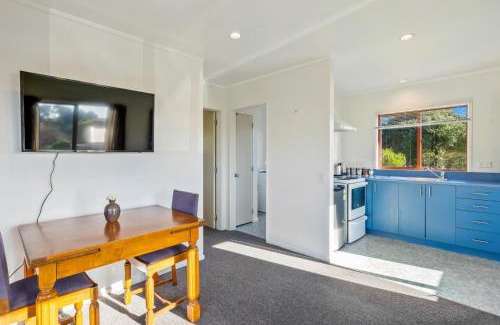 Waikanae House | Cottage on Rutherford - Waikanae Holiday Home