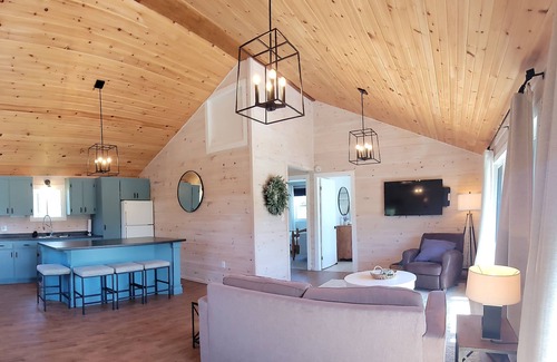 Found Mills Cottage | Cottage on Stanley River with amazing views and private pool