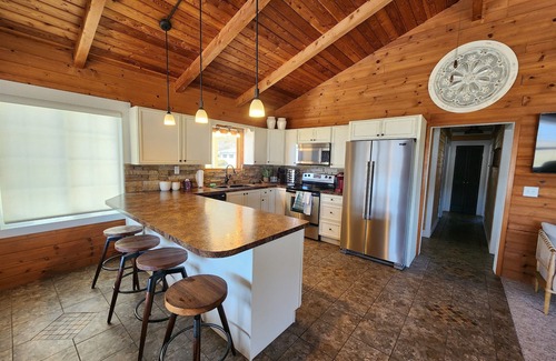 Shelby Cottage | Cottage on Stony Lake with Hot tub!