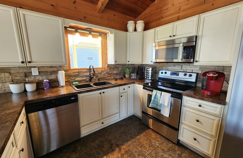 Shelby Cottage | Cottage on Stony Lake with Hot tub!