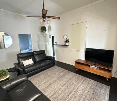 Sandgate House | Cottage on the Bay