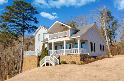 Lutts House | Cottage on the bluffs at Pickwick Lake.