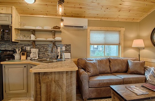 Maggie Valley Cottage | Cottage on the Creek - Perfect for Your Mountain Getaway