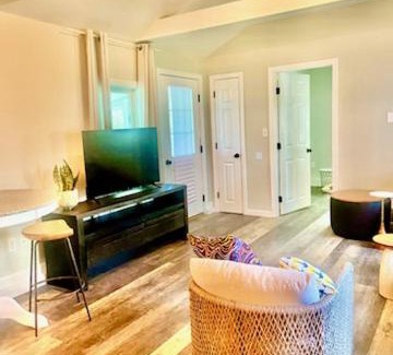 Merrimac Bed & Breakfast | Cottage on the Laka