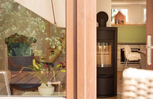 Lohmen House | Cottage on the lake with fireplace