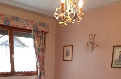 Chelles Apartment | Cottage on the river in a green setting