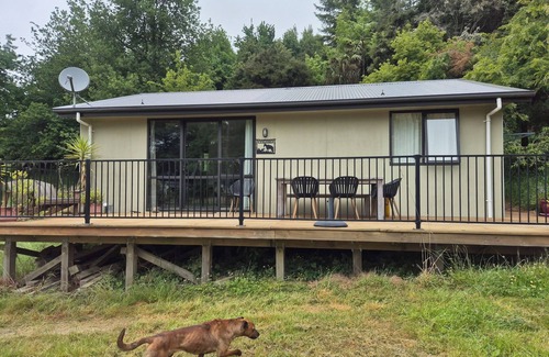 Lyford Cottage | Cottage on Woodchester Station, family friendly.