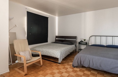 Brossard House | Cottage private spa & pool table
