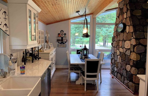 Kincardine House | Cottage Rental close to lake Huron beach!