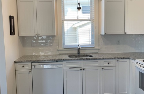 Cherry Valley Cottage | Cottage retreat in "The County" near top-notch wineries and sandy beaches!nn