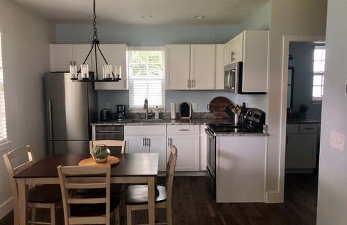 College Park Cottage | Cottage Retreat in the City