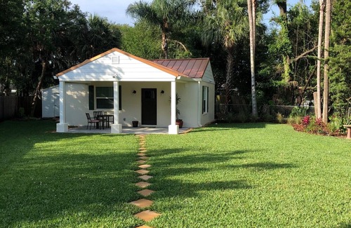 College Park Cottage | Cottage Retreat in the City