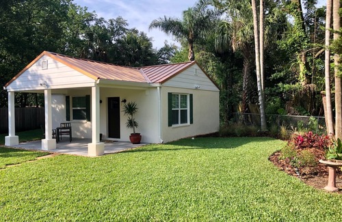 College Park Cottage | Cottage Retreat in the City