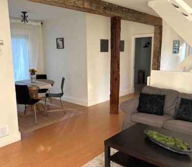 Flesherton House | Cottage Retreat on 11 Acres