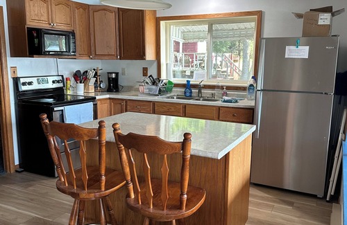 Plainfield Cottage | Cottage Retreat on Beautiful Lake