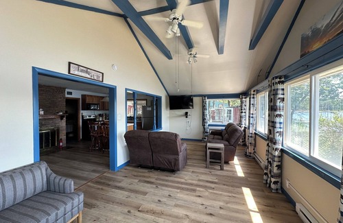 Plainfield Cottage | Cottage Retreat on Beautiful Lake