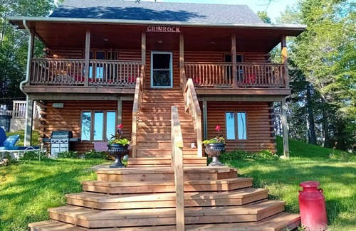 Lewis Lake Cottage | Cottage retreat on Lewis Lake with hot tub