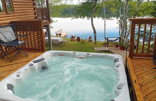 Lewis Lake Cottage | Cottage retreat on Lewis Lake with hot tub