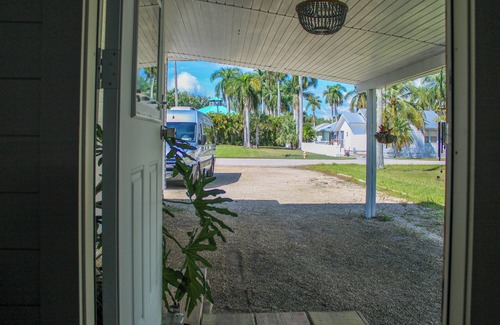 Naples Cottage | Cottage retreat with walking distance to the Dock 🐠