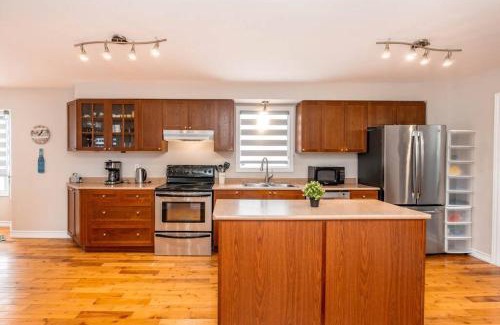 Alcona House | Cottage right across Lake Simcoe in Innisfil