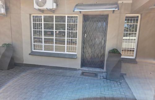 Bloemfontein Apartment | Cottage Rose 2