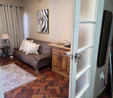 Bloemfontein Apartment | Cottage Rose 2