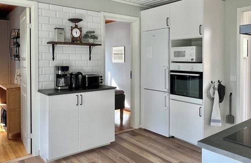 Varmland County Cottage | Cottage Sävviken by lake Ullvettern - Fishing Swimming Boating Trekking