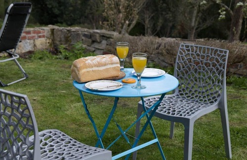 Ryton Cottage | Cottage - Sleeps 2 - Garden - Parking